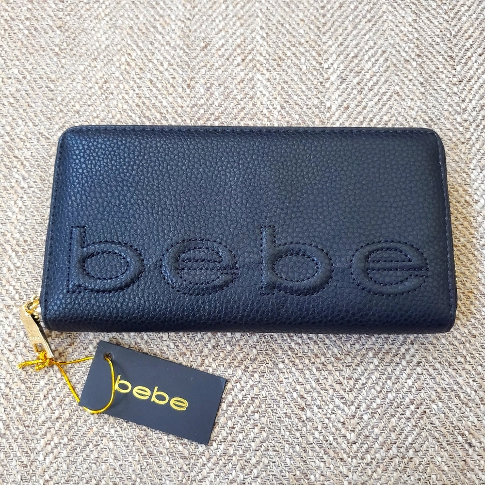 Bebe wallet zip around 💕😊